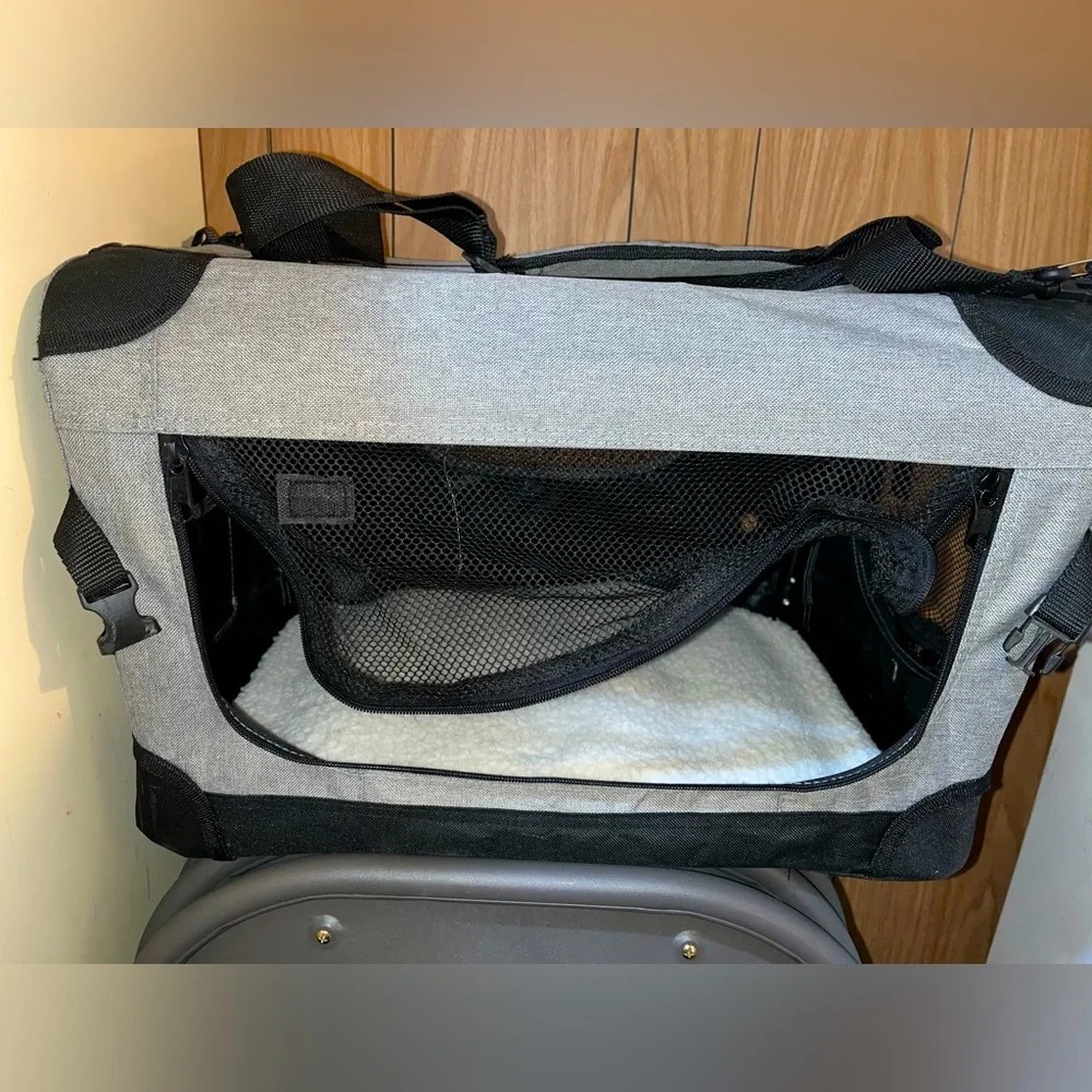Veehoo Dog Carrier for travel use for small to medium dog.